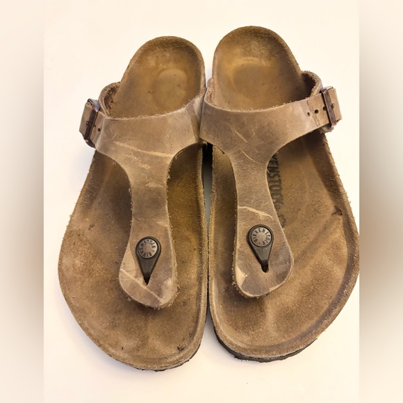 Birkenstock Shoes - Birkenstock Gizeh
Oiled Leather - Tobacco Brown